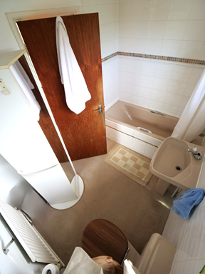 12 Roman Hill bathroom