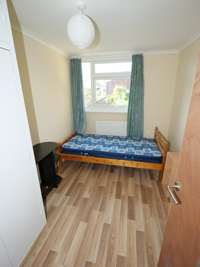 14_Manhattan_drive_Left-hand_rear_single_bedroom.png