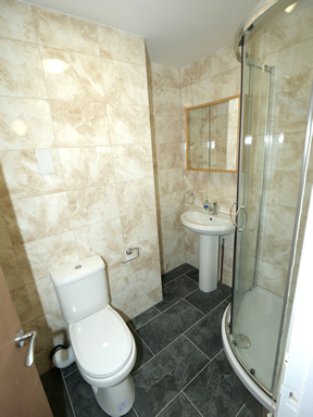14_Manhattan_drive_bathroom.png