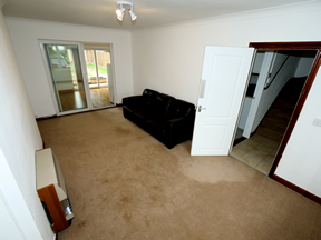 43_Hawthorn_way_living_room.png