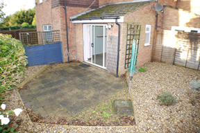 4-seeleys-court-back-garden.png