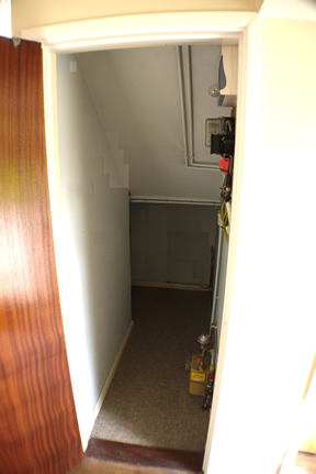 7_Penarth_place_under_stairs_cupboard.png